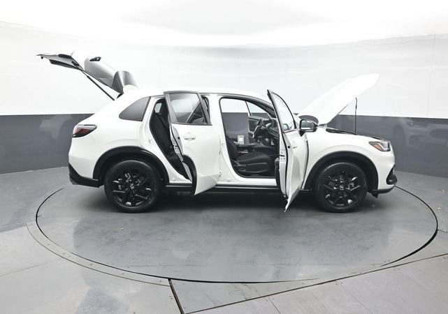 Photo of 2023 Platinum White Pearl Honda HR-V