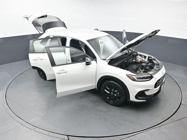 Photo of 2023 Platinum White Pearl Honda HR-V