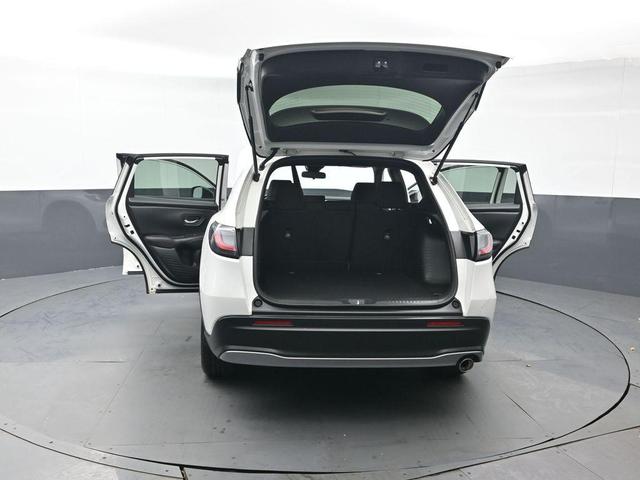 Photo of 2023 Platinum White Pearl Honda HR-V