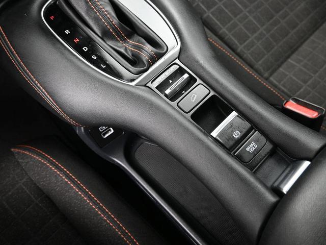 Photo of 2023 Platinum White Pearl Honda HR-V