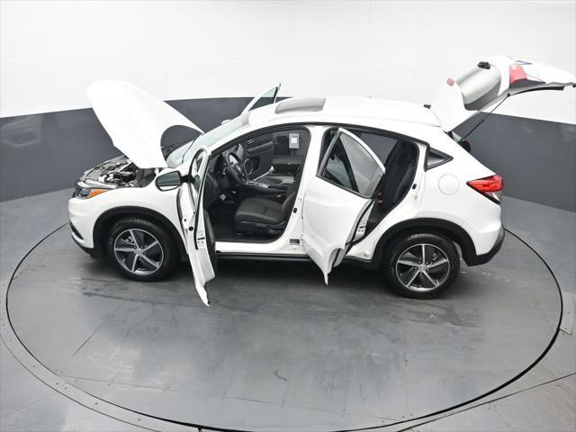 Photo of 2022 Platinum White Pearl Honda HR-V