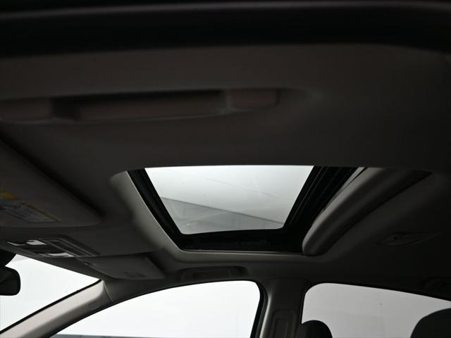 Photo of 2022 Platinum White Pearl Honda HR-V