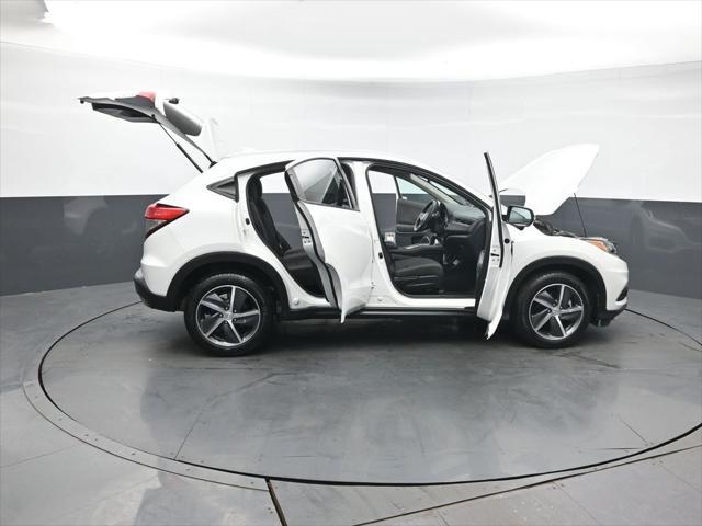 Photo of 2022 Platinum White Pearl Honda HR-V