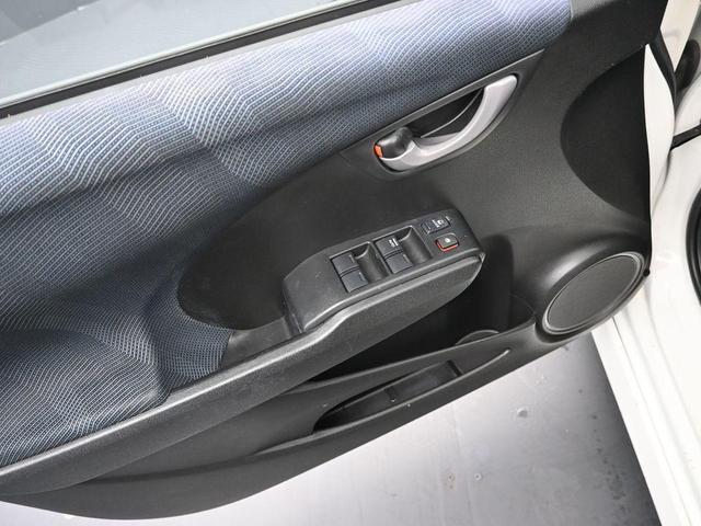 Photo of 2010 Taffeta White Honda Fit