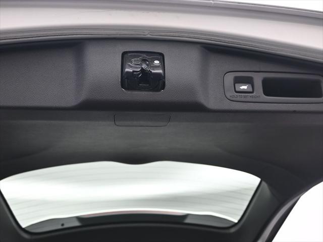 Photo of 2022 Platinum White Pearl Honda CR-V