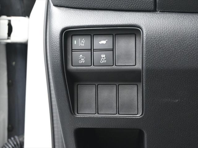Photo of 2022 Platinum White Pearl Honda CR-V