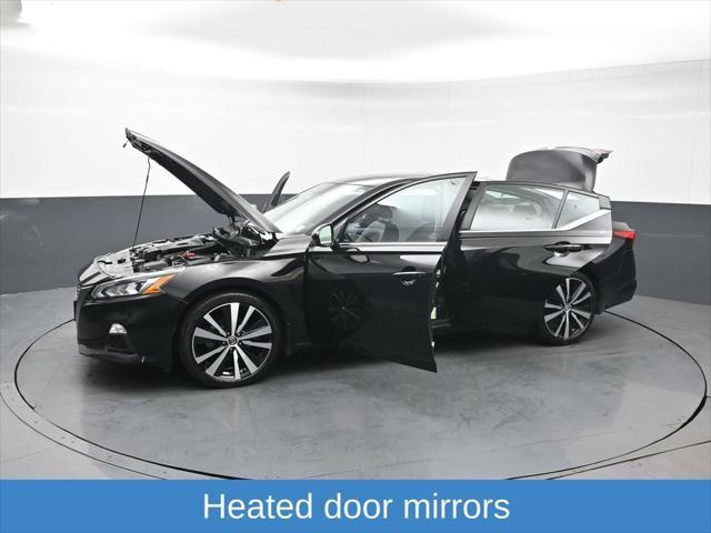 Photo of 2022 Super Black Nissan Altima