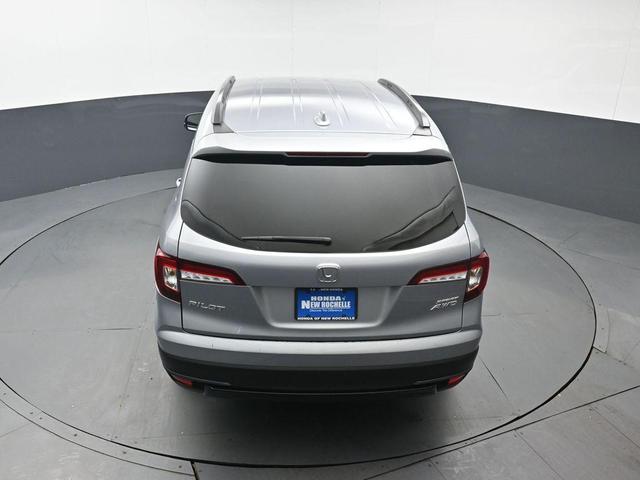 Photo of 2022 Lunar Silver Metallic Honda Pilot