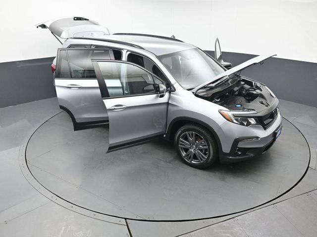 Photo of 2022 Lunar Silver Metallic Honda Pilot