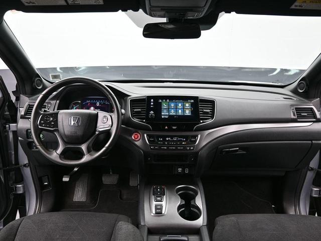 Photo of 2022 Lunar Silver Metallic Honda Pilot