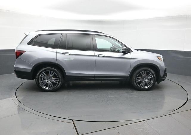 Photo of 2022 Lunar Silver Metallic Honda Pilot