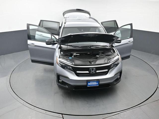 Photo of 2022 Lunar Silver Metallic Honda Pilot
