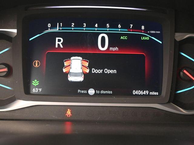 Photo of 2022 Lunar Silver Metallic Honda Pilot