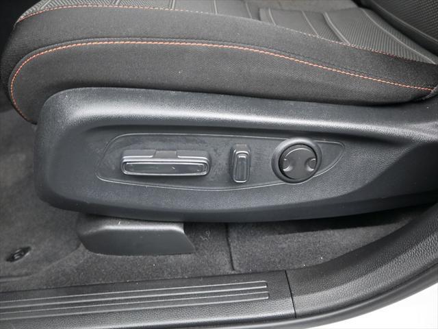 Photo of 2023 Platinum White Pearl Honda CR-V Hybrid