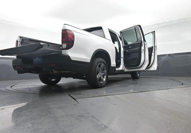 Photo of 2023 Platinum White Honda Ridgeline