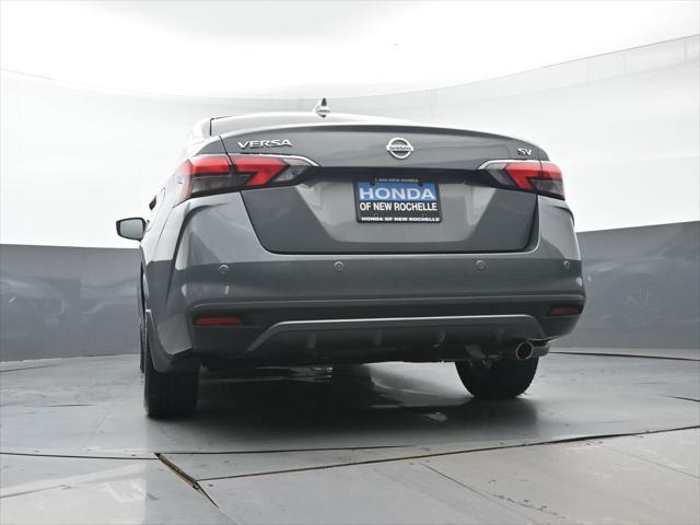 Photo of 2022 Gun Metallic Nissan Versa