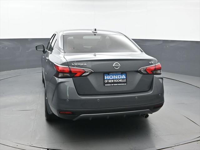 Photo of 2022 Gun Metallic Nissan Versa