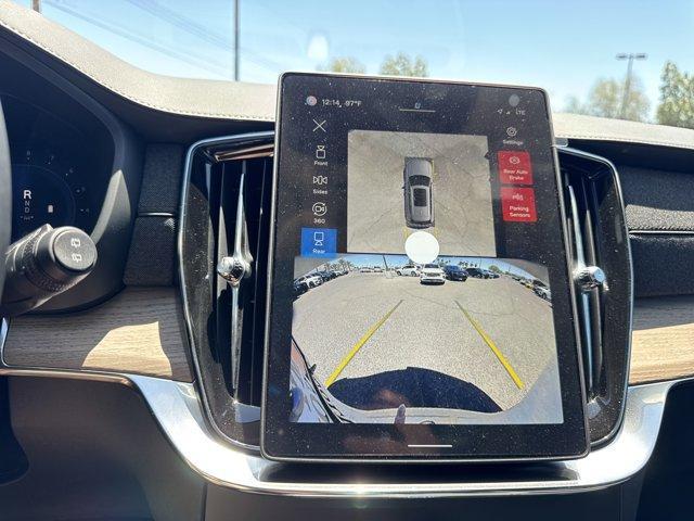 Photo of 2025 White Volvo XC90