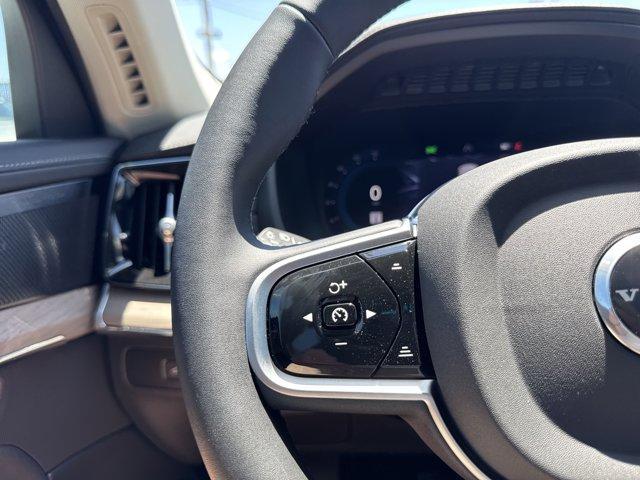 Photo of 2025 White Volvo XC90