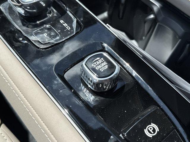 Photo of 2025 White Volvo XC90