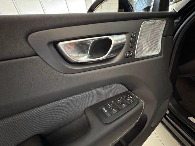 Photo of 2025 Onyx Black Volvo XC60 Plug-In Hybrid
