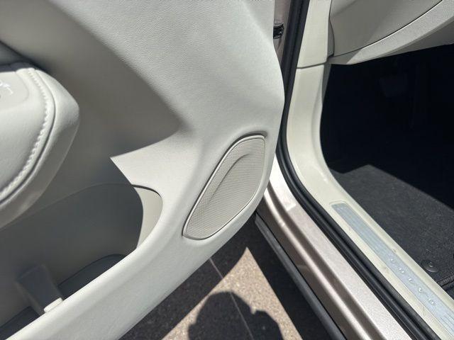 Photo of 2026 Bright Volvo XC60