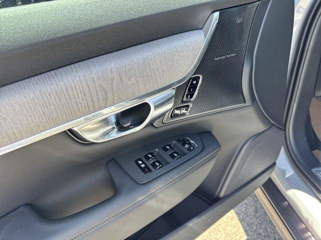 Photo of 2025 Vapour Gray Volvo V90 Cross Country