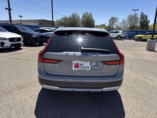 Photo of 2025 Vapour Gray Volvo V90 Cross Country