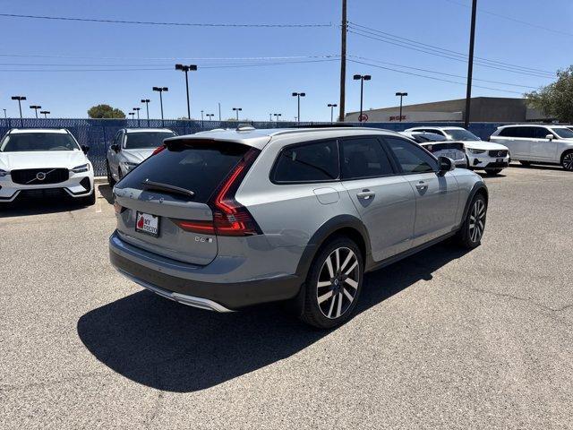 Photo of 2025 Vapour Gray Volvo V90 Cross Country