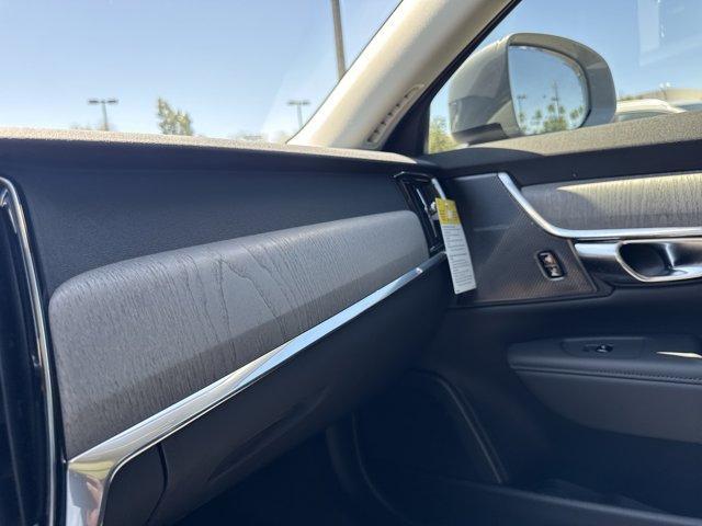 Photo of 2025 Vapour Gray Volvo V90 Cross Country