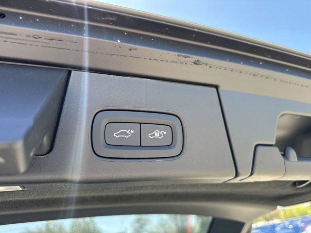 Photo of 2025 Vapour Gray Volvo V90 Cross Country