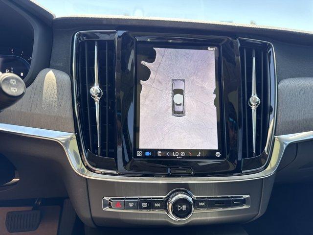 Photo of 2025 Vapour Gray Volvo V90 Cross Country