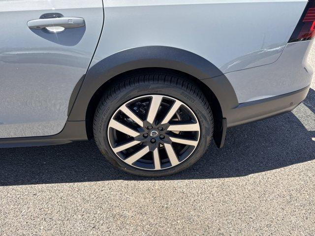 Photo of 2025 Vapour Gray Volvo V90 Cross Country