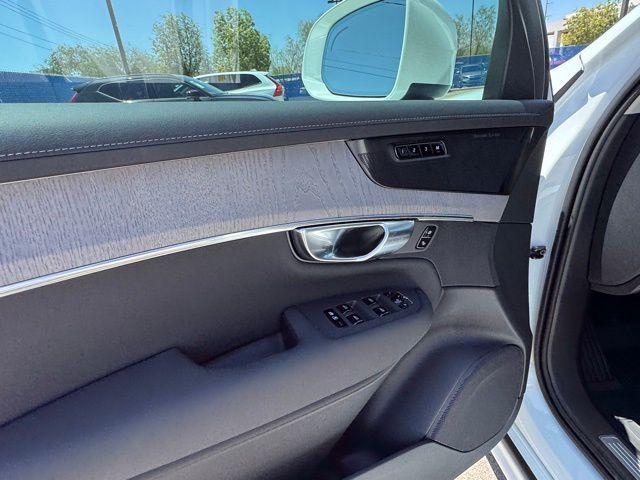 Photo of 2025 White Volvo XC90 Plug-In Hybrid