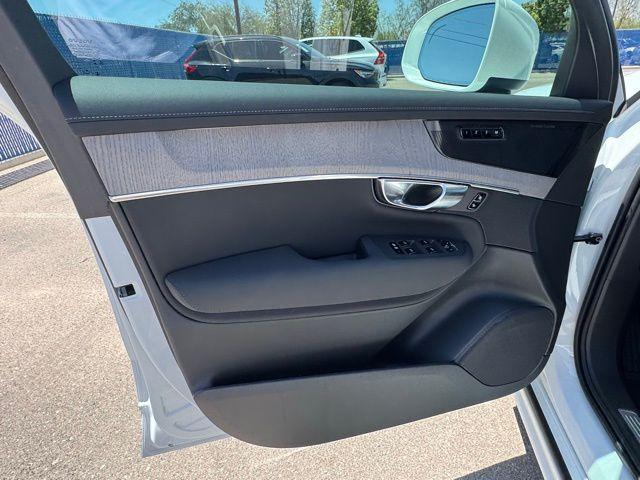 Photo of 2025 White Volvo XC90 Plug-In Hybrid