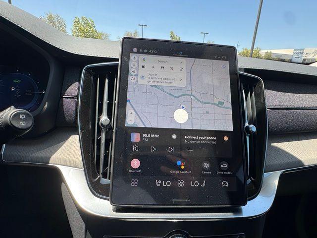 Photo of 2025 White Volvo XC90 Plug-In Hybrid