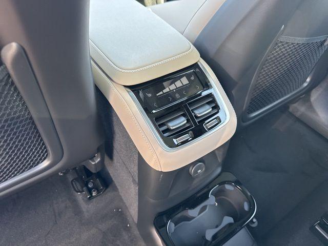 Photo of 2025 Vapour Gray Volvo XC90 Plug-In Hybrid