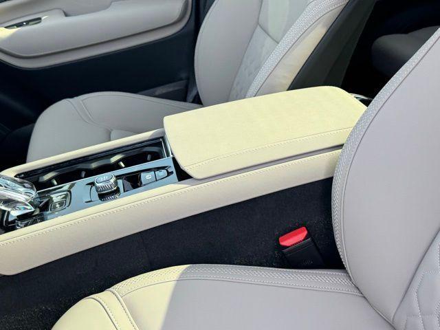 Photo of 2025 Vapour Gray Volvo XC90 Plug-In Hybrid