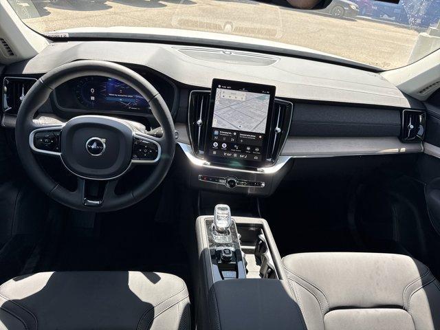 Photo of 2025 White Volvo XC90