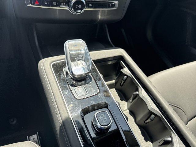 Photo of 2025 White Volvo XC90