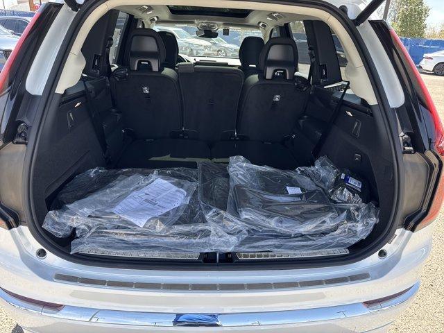 Photo of 2025 White Volvo XC90