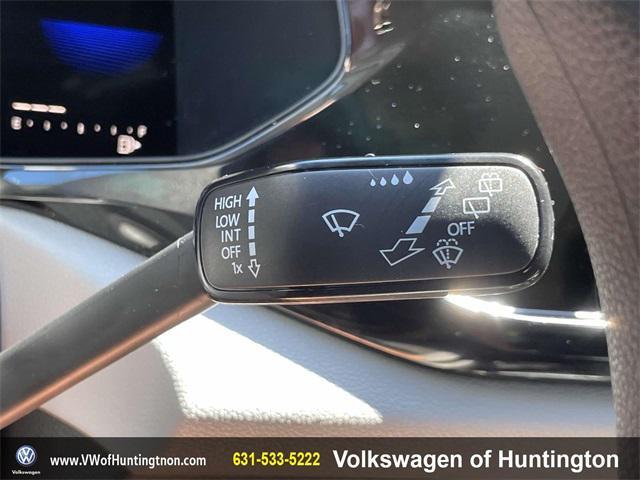 Photo of 2022 Pure White Volkswagen Taos