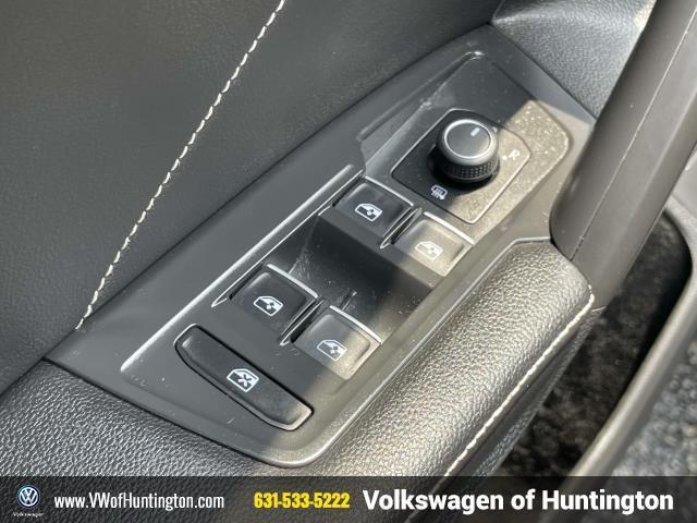 Photo of 2022 Deep Black Pearl Volkswagen Tiguan