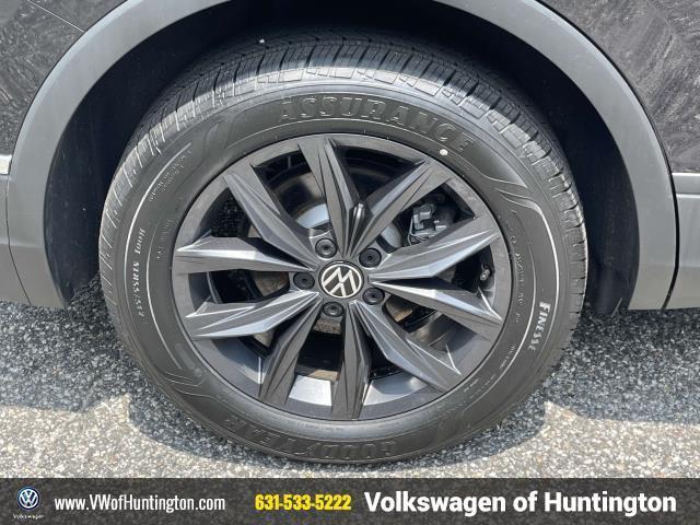 Photo of 2022 Deep Black Pearl Volkswagen Tiguan