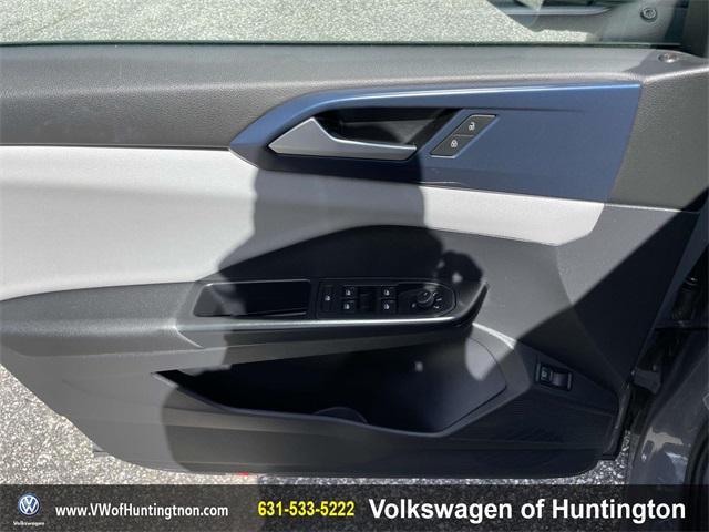 Photo of 2022 Pure Gray Volkswagen Taos