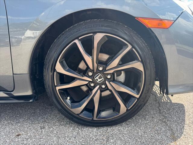 Photo of 2018 Gray Honda Civic