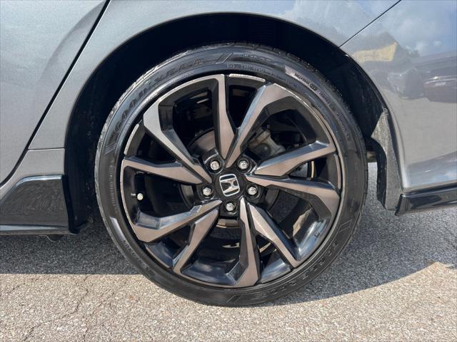 Photo of 2018 Gray Honda Civic