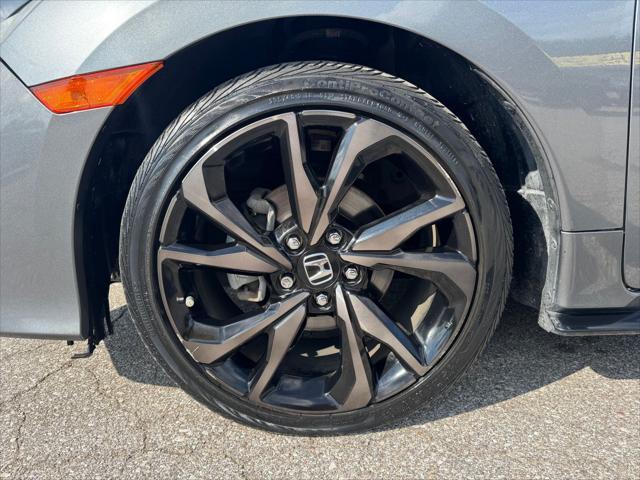 Photo of 2018 Gray Honda Civic