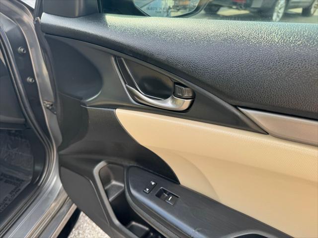 Photo of 2018 Gray Honda Civic