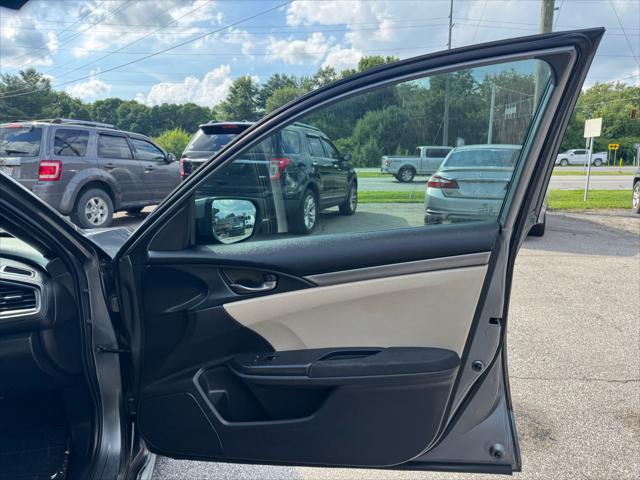Photo of 2018 Gray Honda Civic